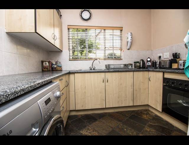 2 BEDROOM TOWNHOUSE RENTED IN NORTH RIDING